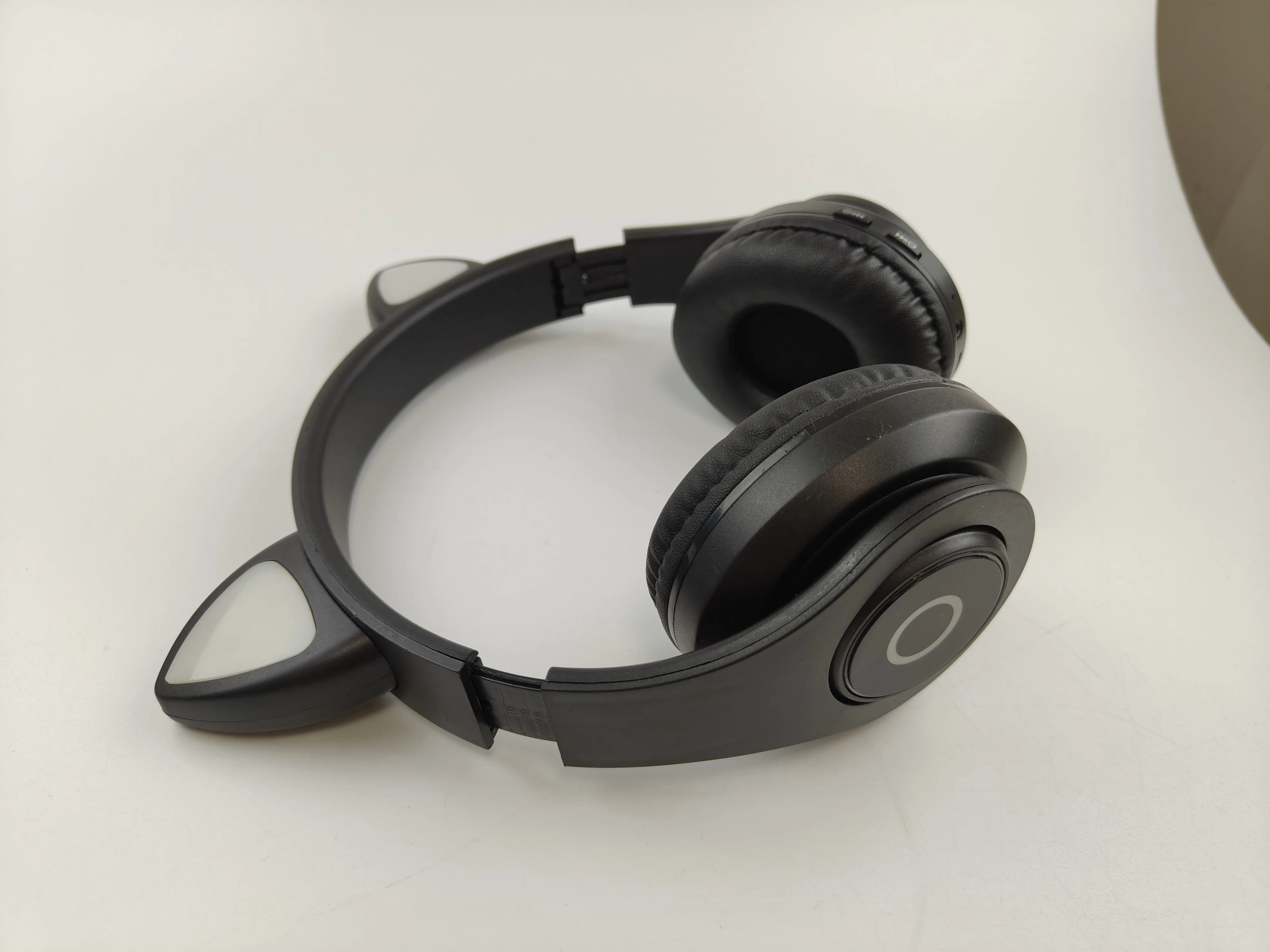 sluchawki-bezprzewodowe-bt-b39-czarne-marka-bez-marki