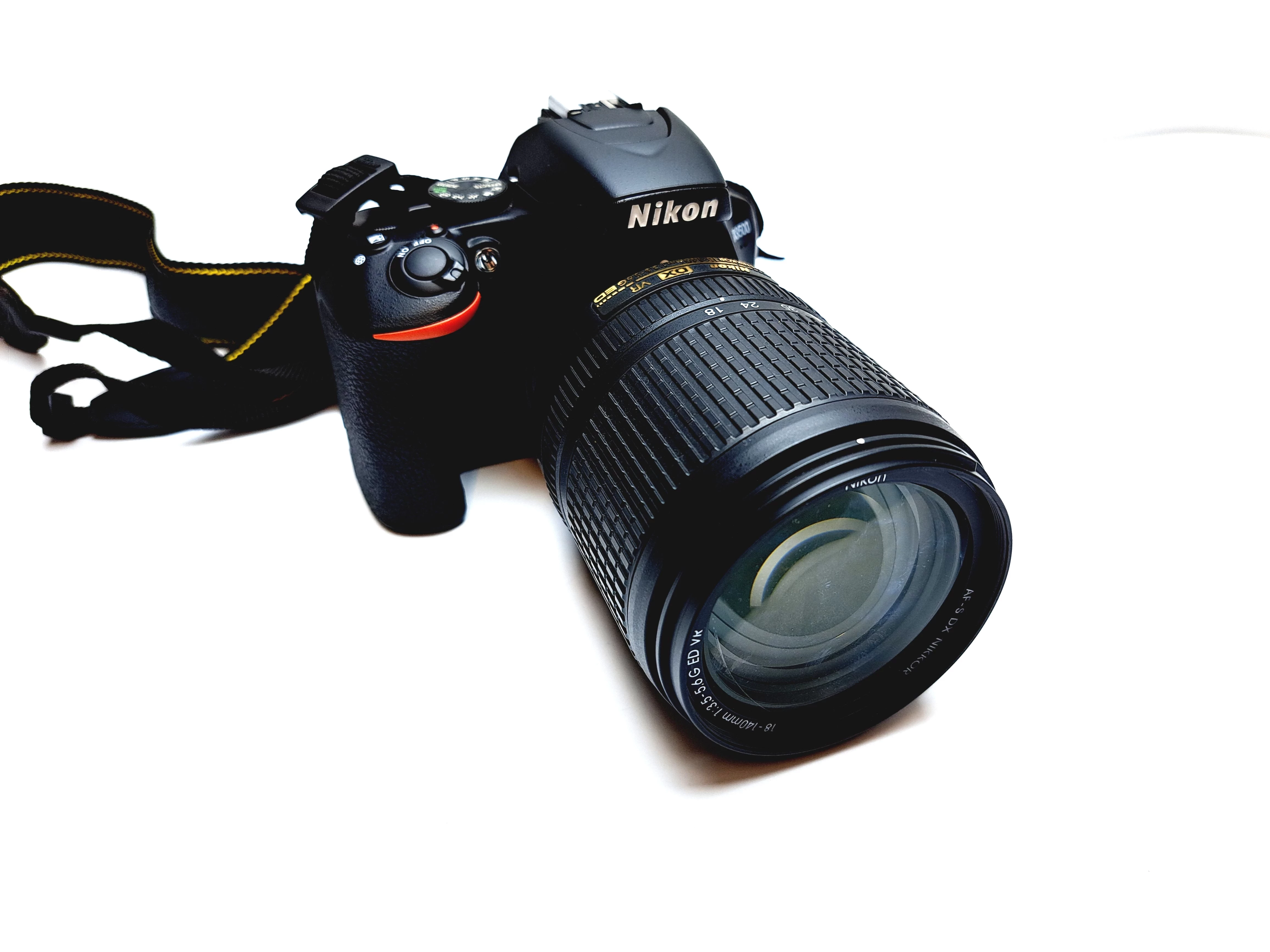 aparat-nikon-d3500-obiektyw-nikkor-af-s-dx-18-140mm-f35-56g-ed-vr-1966-kod-producenta-vba550k004