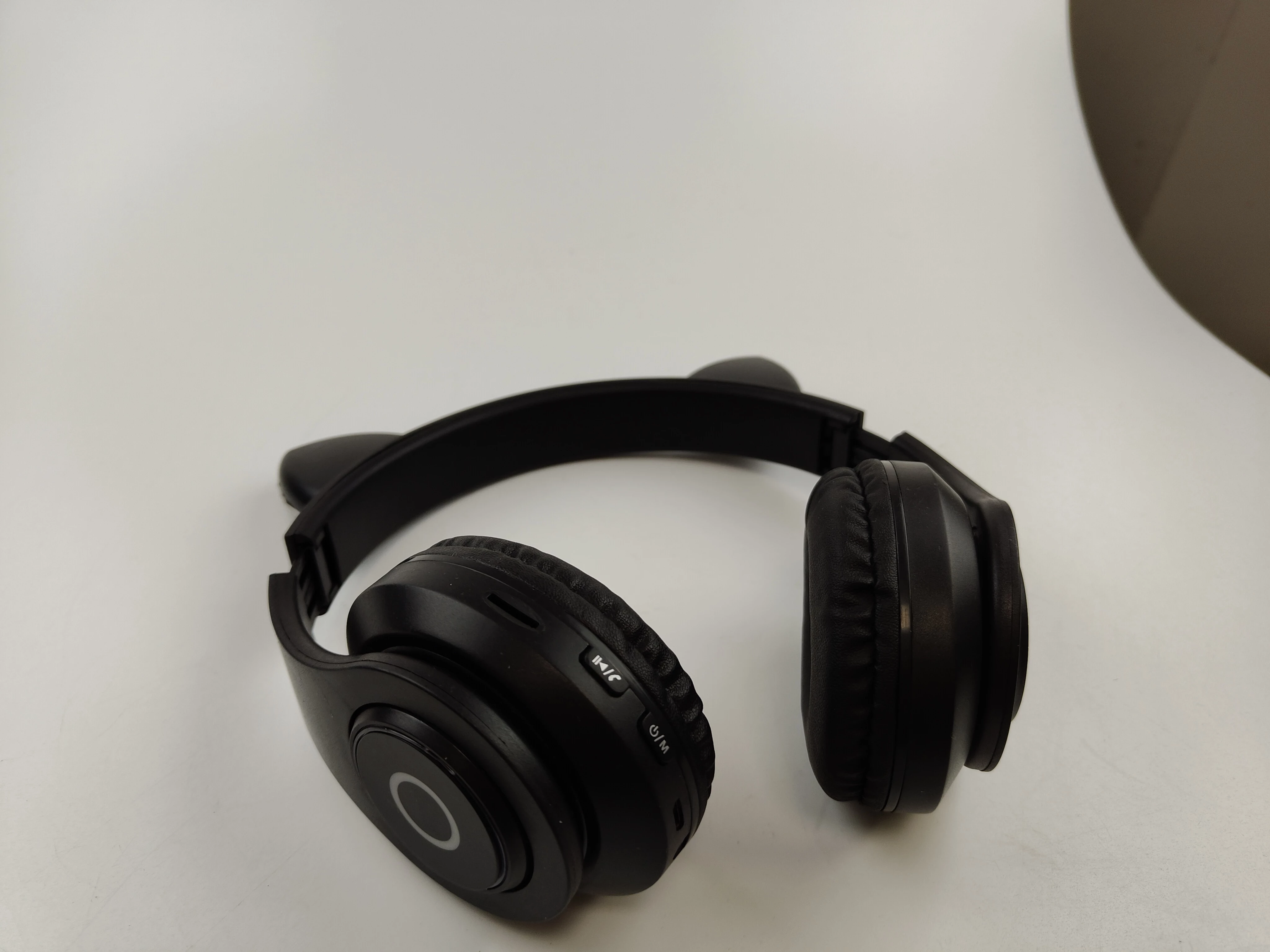 sluchawki-bezprzewodowe-bt-b39-czarne-ean-gtin-3664012167150