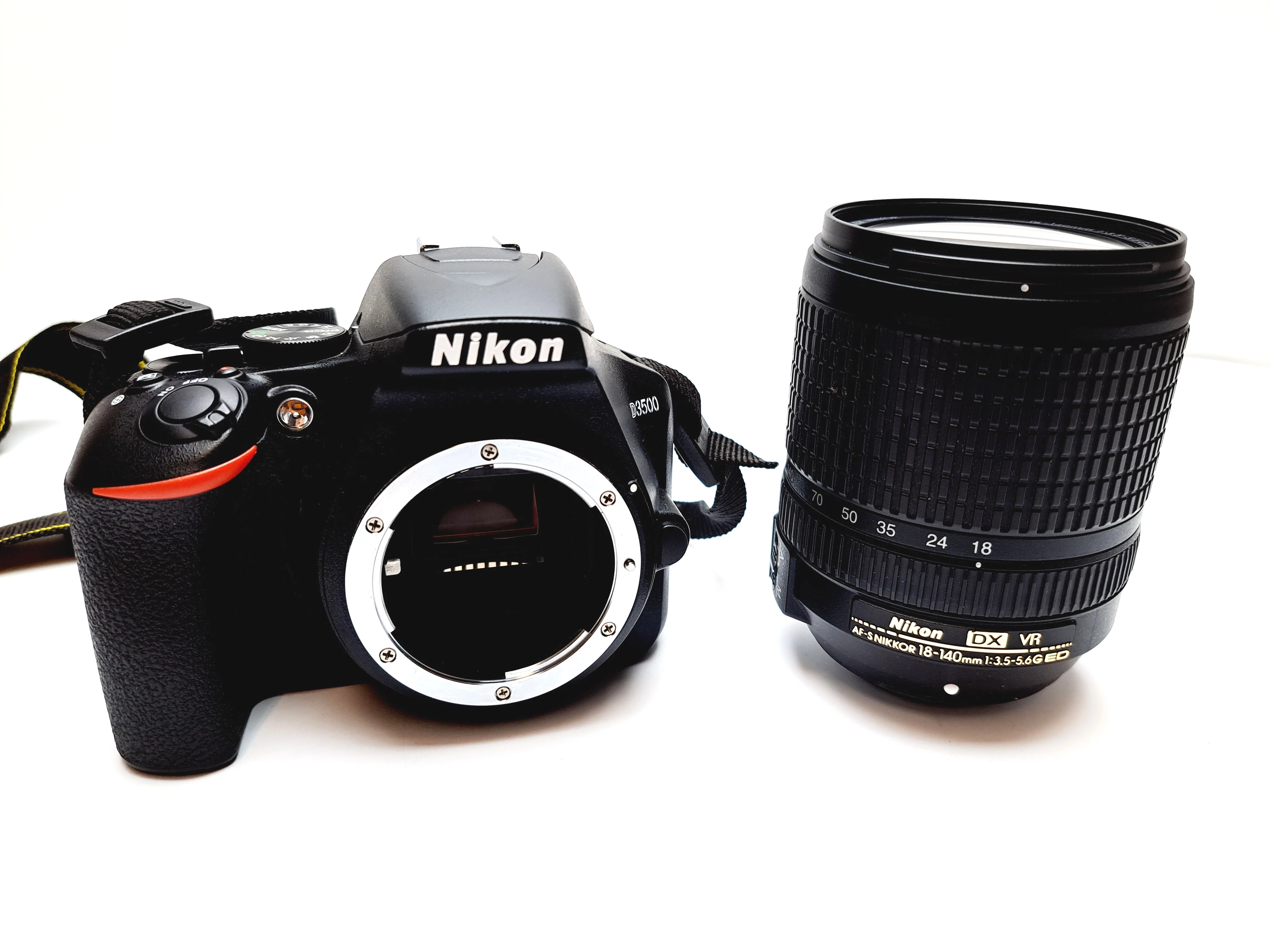 aparat-nikon-d3500-obiektyw-nikkor-af-s-dx-18-140mm-f35-56g-ed-vr-1966-model-nikon-d3500