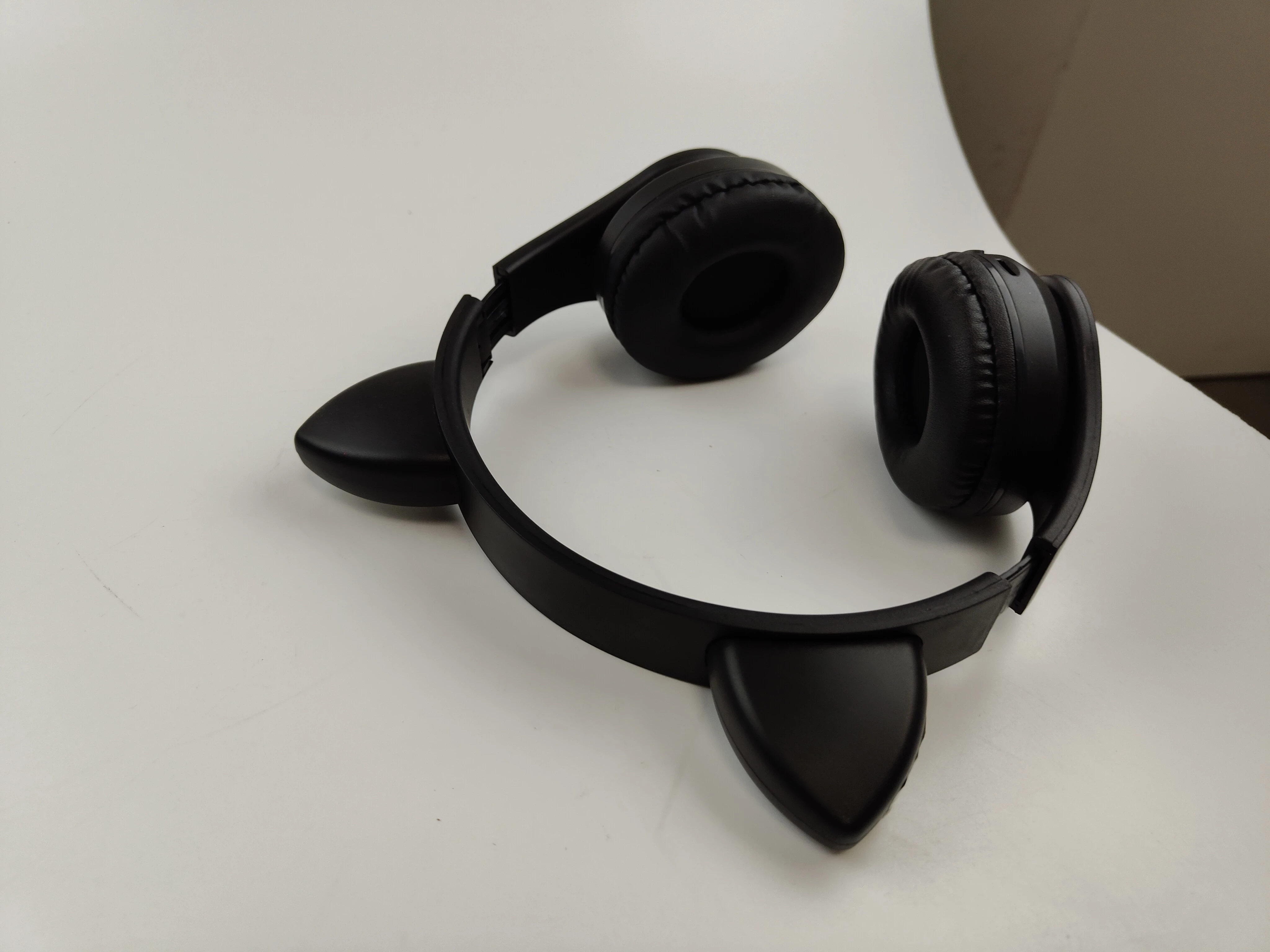 sluchawki-bezprzewodowe-bt-b39-czarne-stan-uzywany