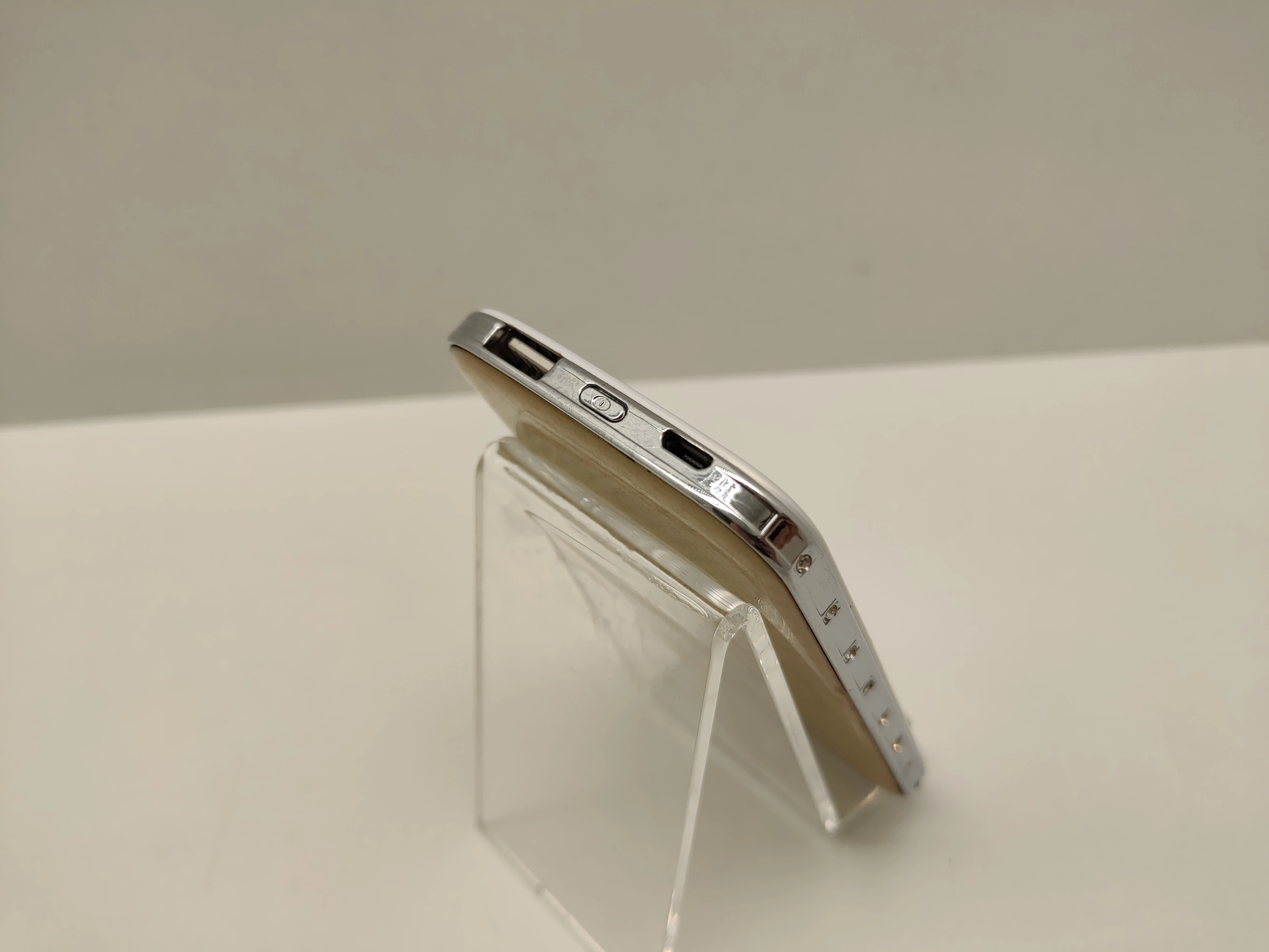 powerbank-gucci-8800mah-kabelek-kolor-czarny