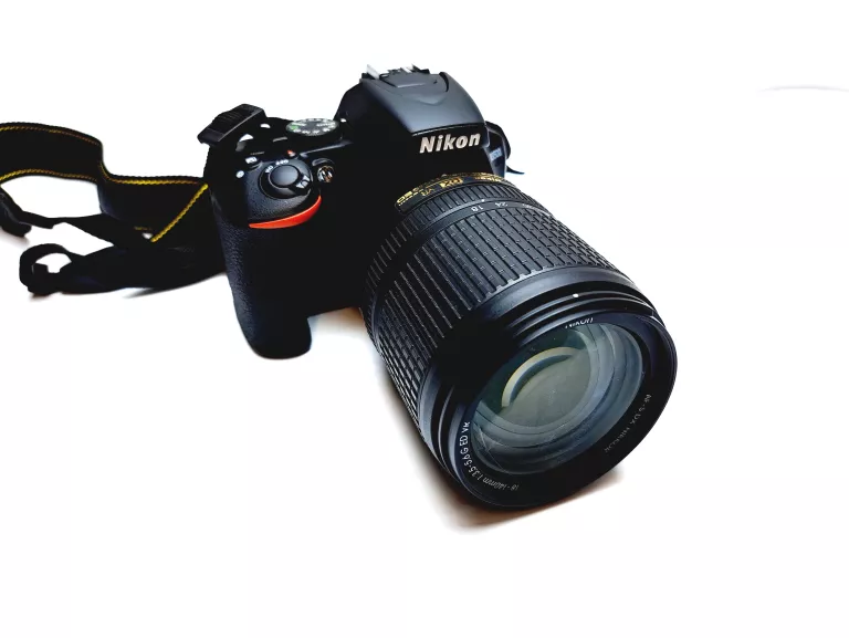 APARAT NIKON D3500 +OBIEKTYW NIKKOR AF-S DX 18-140MM F/3,5-5,6G ED VR 1966