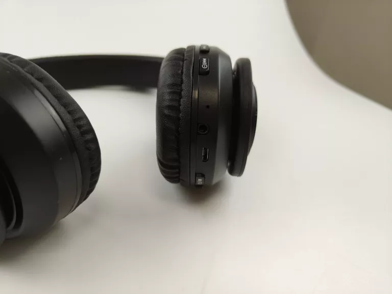 sluchawki-bezprzewodowe-bt-b39-czarne-transmisja-sygnalu-bluetooth