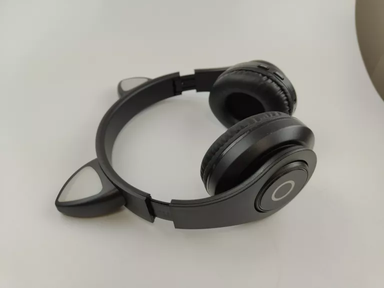 sluchawki-bezprzewodowe-bt-b39-czarne-kolor-dominujacy-czarny