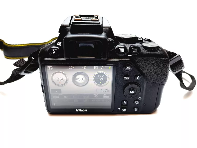APARAT NIKON D3500 +OBIEKTYW NIKKOR AF-S DX 18-140MM F/3,5-5,6G ED VR 1966