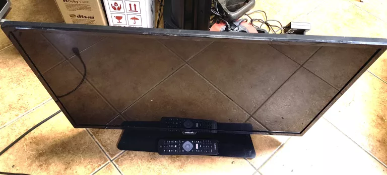 TELEWIZOR PHILIPS 32PHS5301/12(SMART TV) PILOT NÓZKA