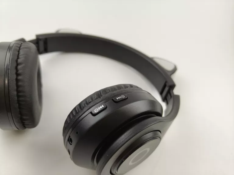 sluchawki-bezprzewodowe-bt-b39-czarne-rodzaj-sluchawek-nauszne