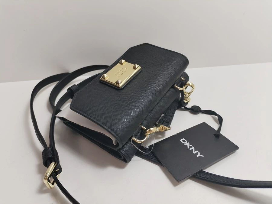 torebka-kopertowka-dkny-sidney-wristlet-material-dominujacy-skora-ekologiczna