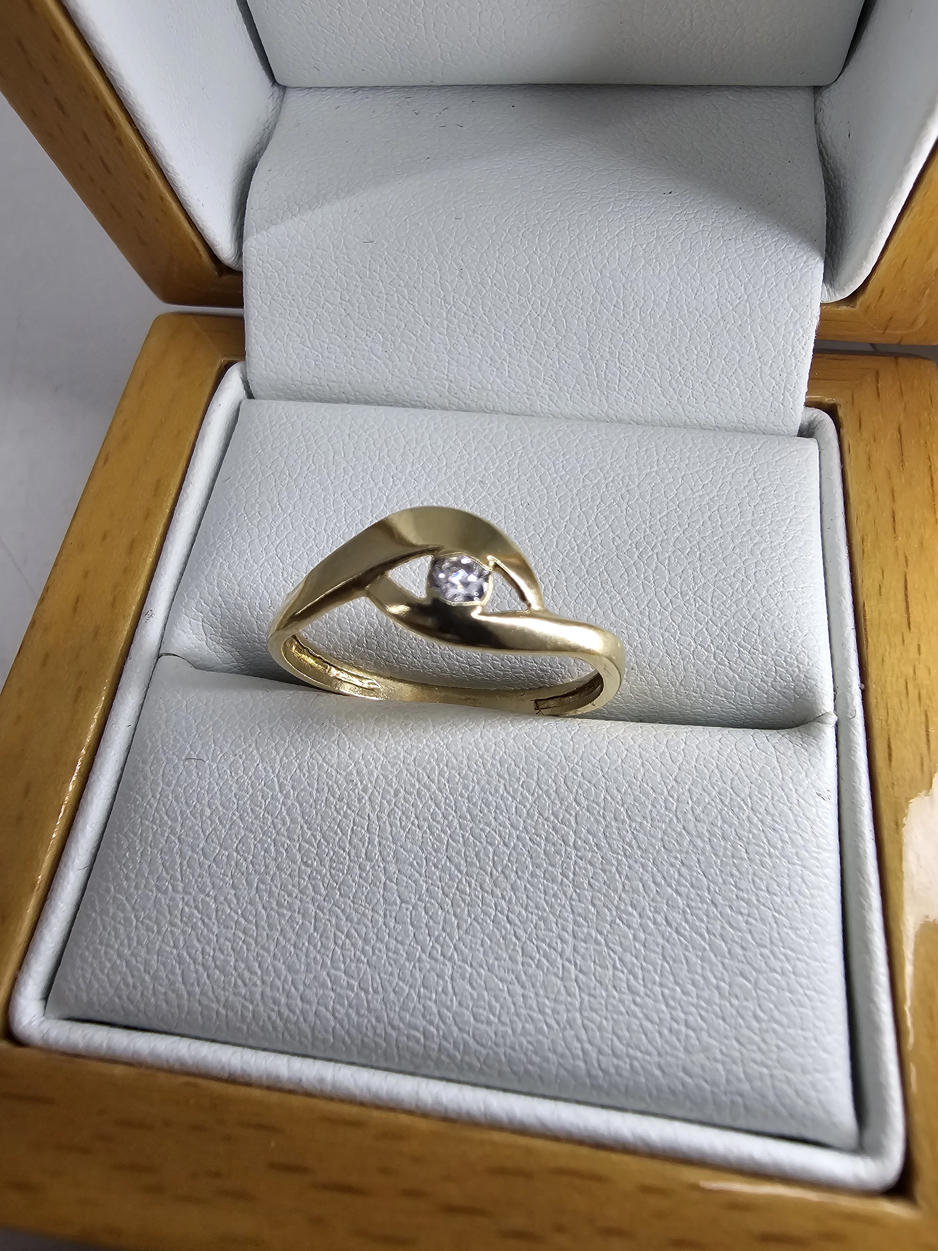 zloty-pierscionek-585-154g-z-cyrkonia-ean-gtin-5904237030852