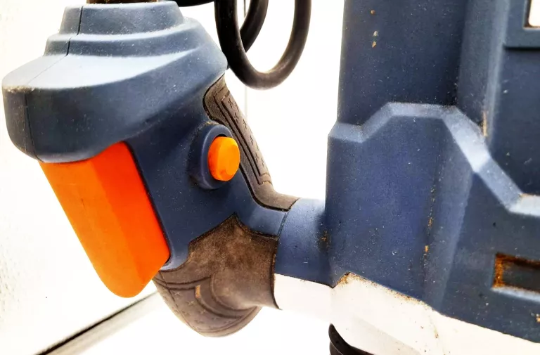 frezarka-gornowrzecionowa-dexter-pc1300rt-1300w-prowadnica-skok-zespolu-frezowego-8