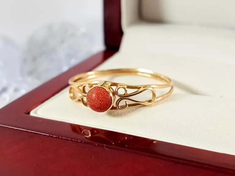 klasyczny-zloty-pierscionek-z-kamieniem-piasek-pustyni-585-147g-24r-gorna-wilda-100-poznan-ska-x