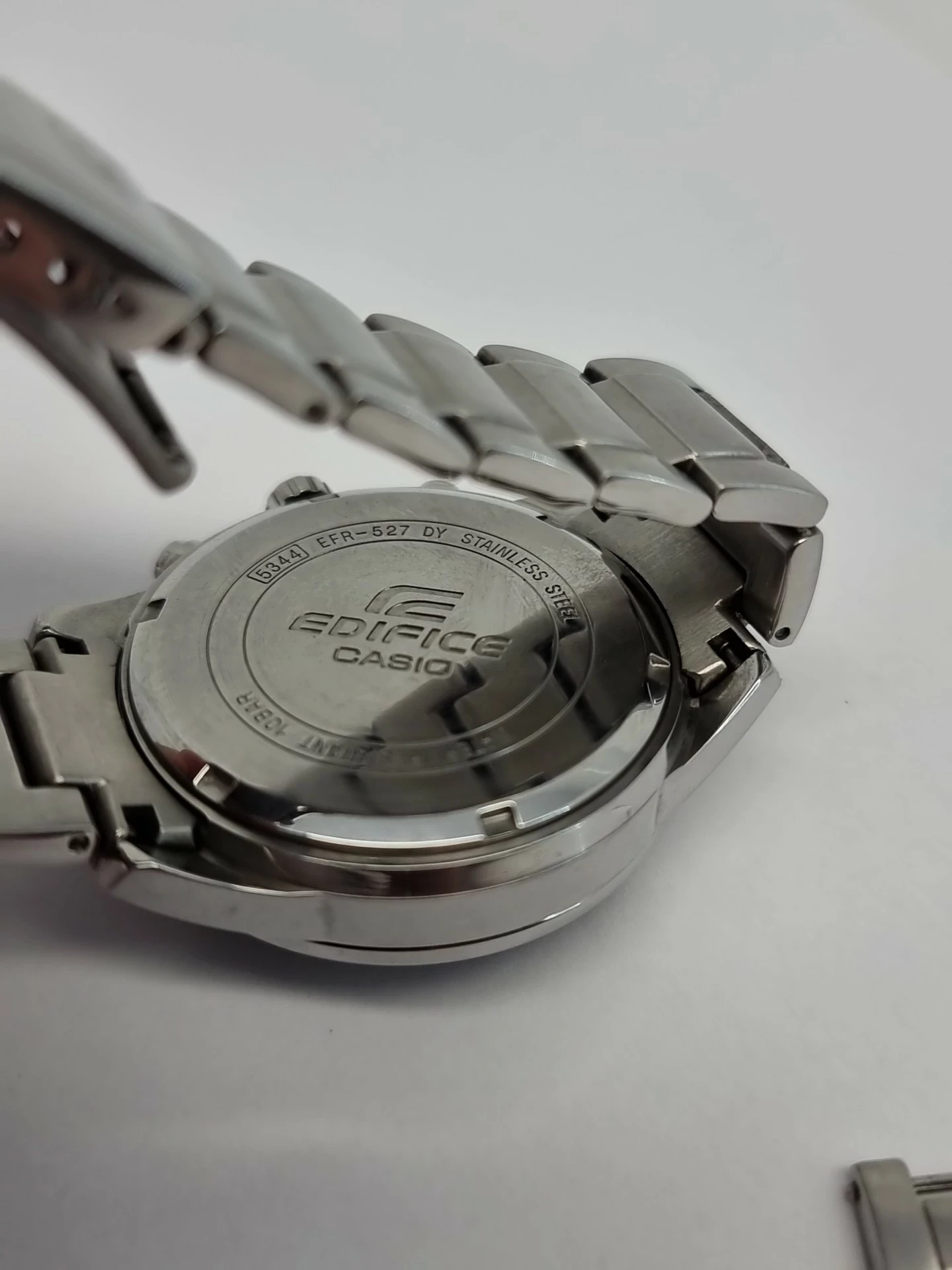 zegarek-casio-edifice-efr-527-funkcje-wodoszczelny