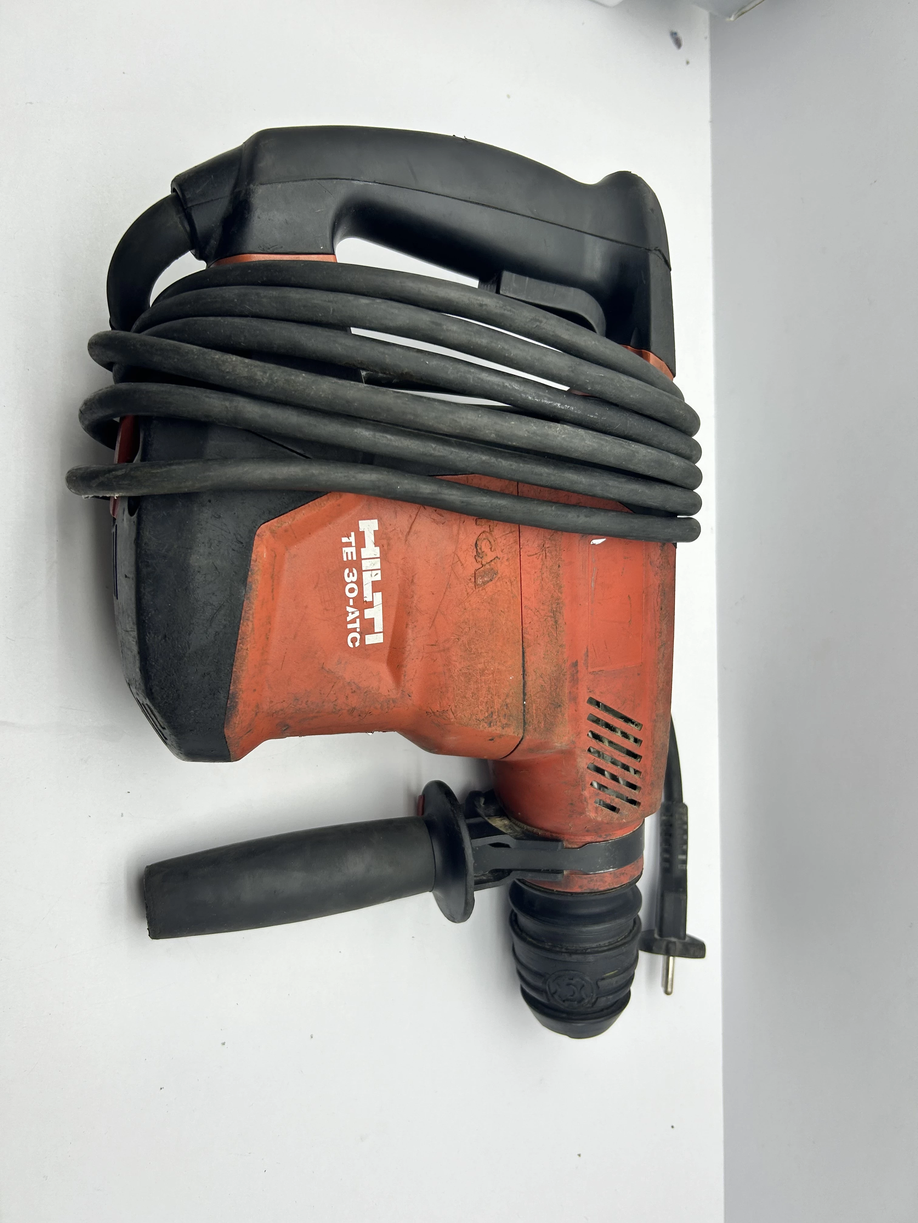 mlotowiertarka-hilti-te-30-atc-1010w-energia-udaru-360