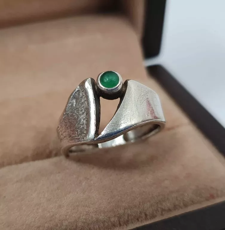 SREBRNY PIERŚCIONEK Z ZIELONYM OCZKIEM 2,35 G SREBRO 925 R.14