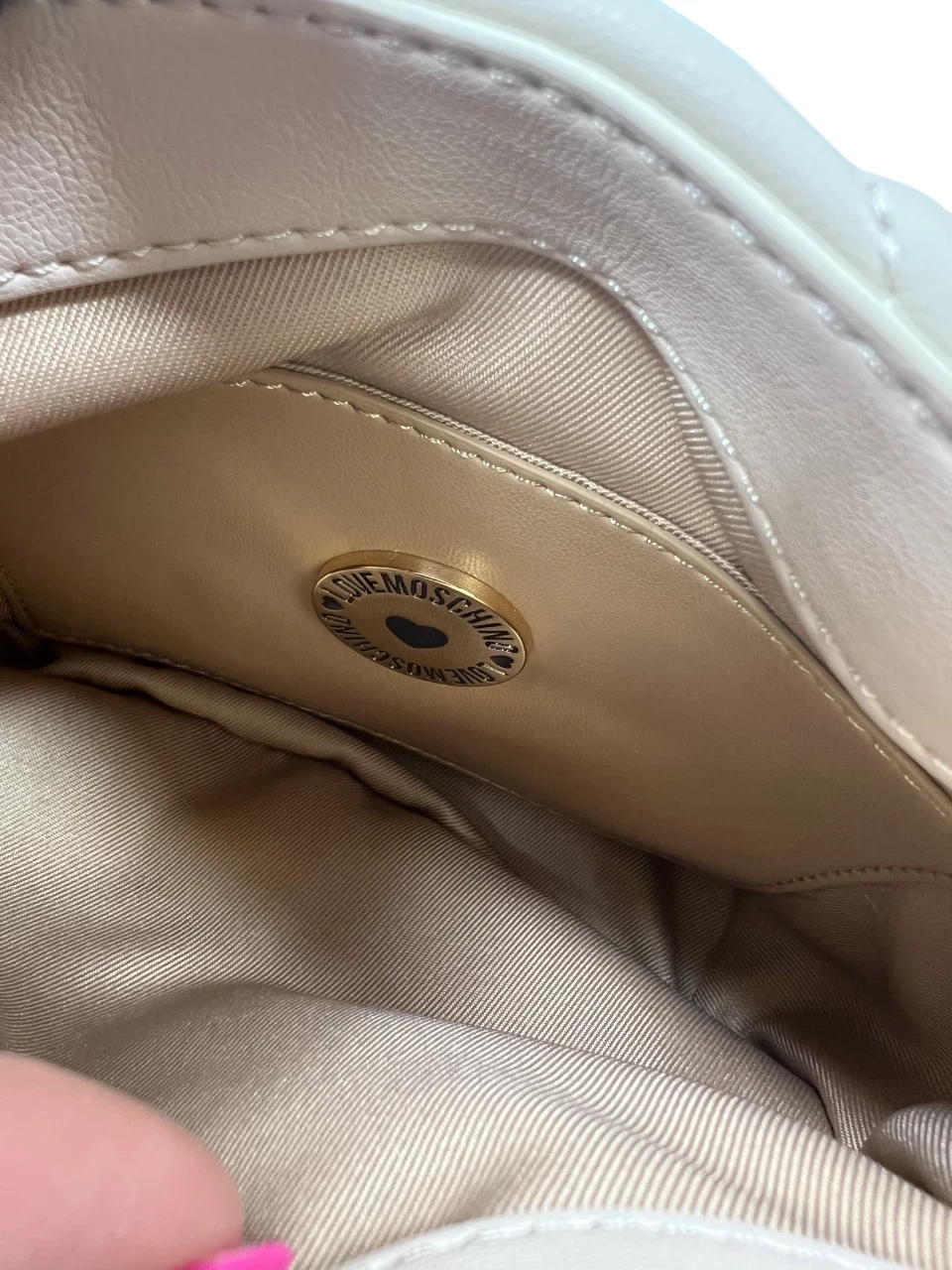 torebka-love-moschino-jasna-serduszka-material-dominujacy-203885-218281