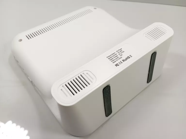 PRZENOŚNY ODTWARZACZ CD Z BATERIĄ AUX USB FM LCD
