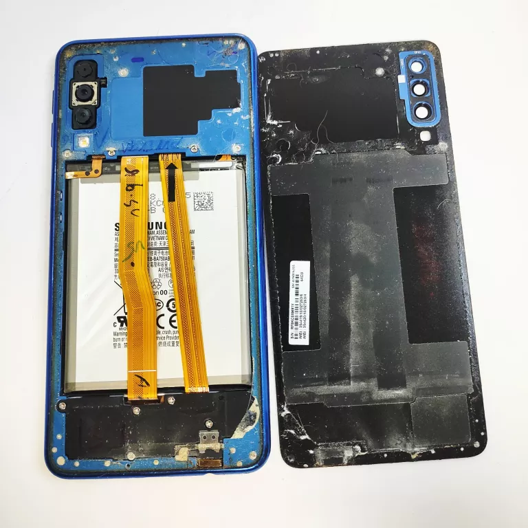 TELEFON SAMSUNG GALAXY A7 4/64GB OPIS