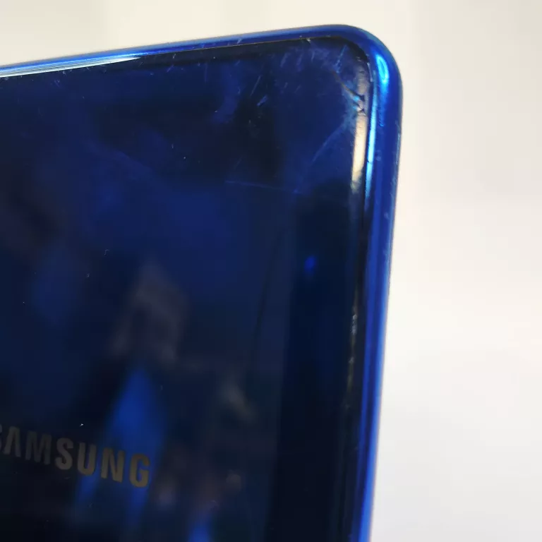 TELEFON SAMSUNG GALAXY A7 4/64GB OPIS
