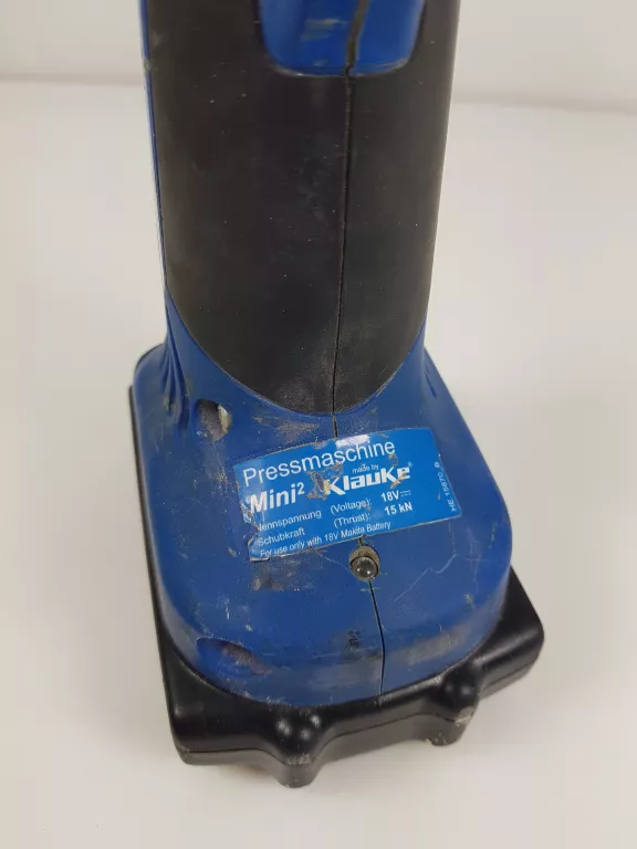 zaciskarka-klauke-uponor-mini-2-4-szczeki-2bat-i-ladowarka-w-walizce-marka-uponor