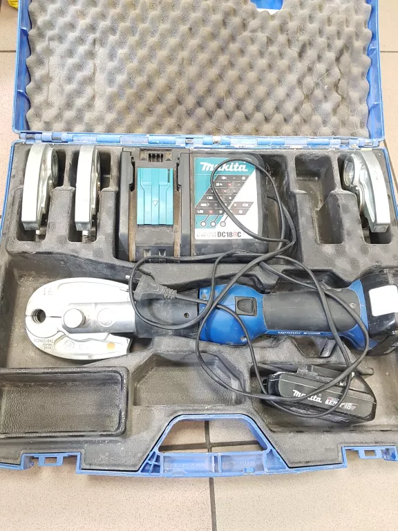 zaciskarka-klauke-uponor-mini-2-4-szczeki-2bat-i-ladowarka-w-walizce-zasilanie-akumulatorowe