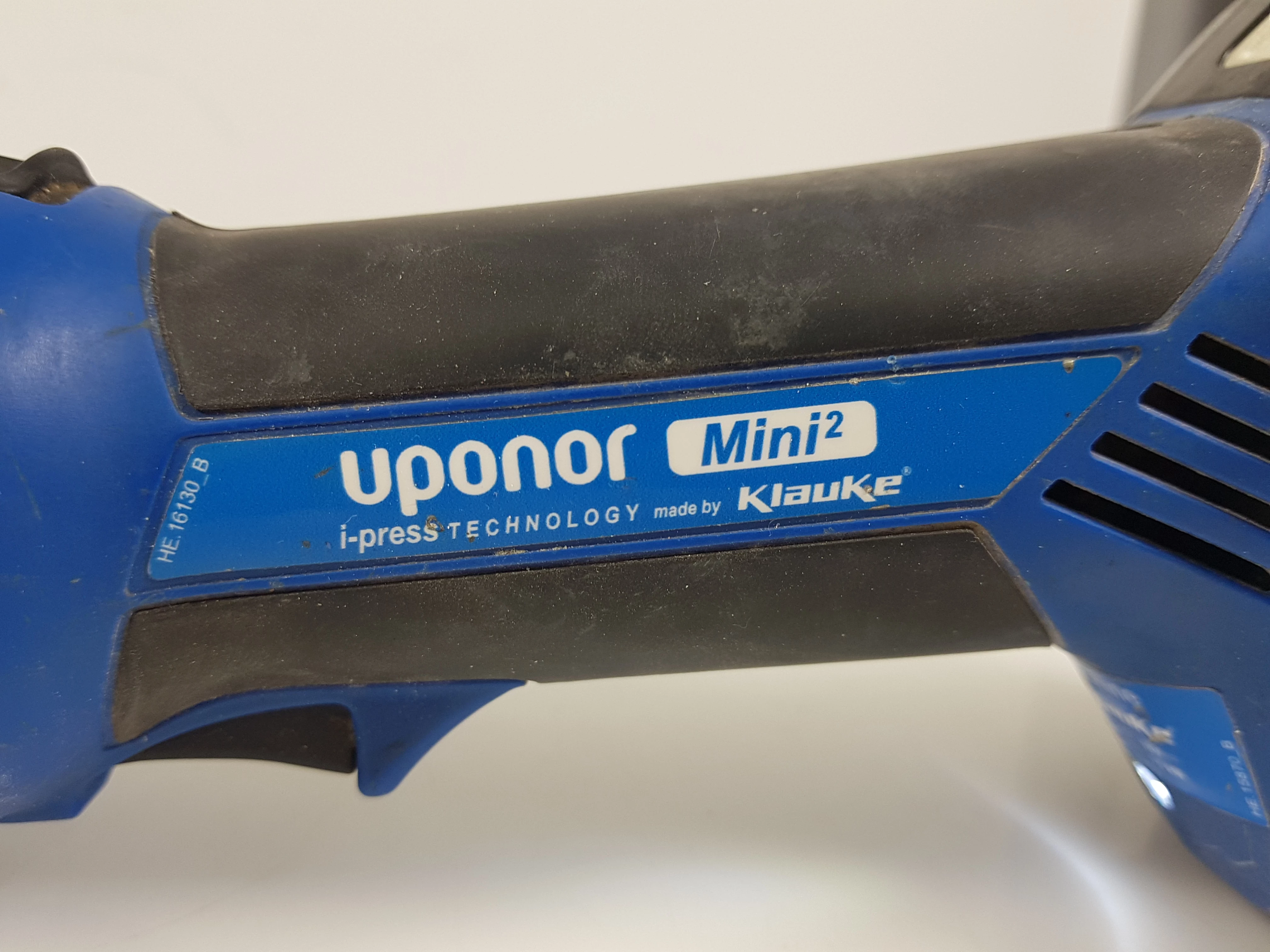 zaciskarka-klauke-uponor-mini-2-4-szczeki-2bat-i-ladowarka-w-walizce-stan-uzywany