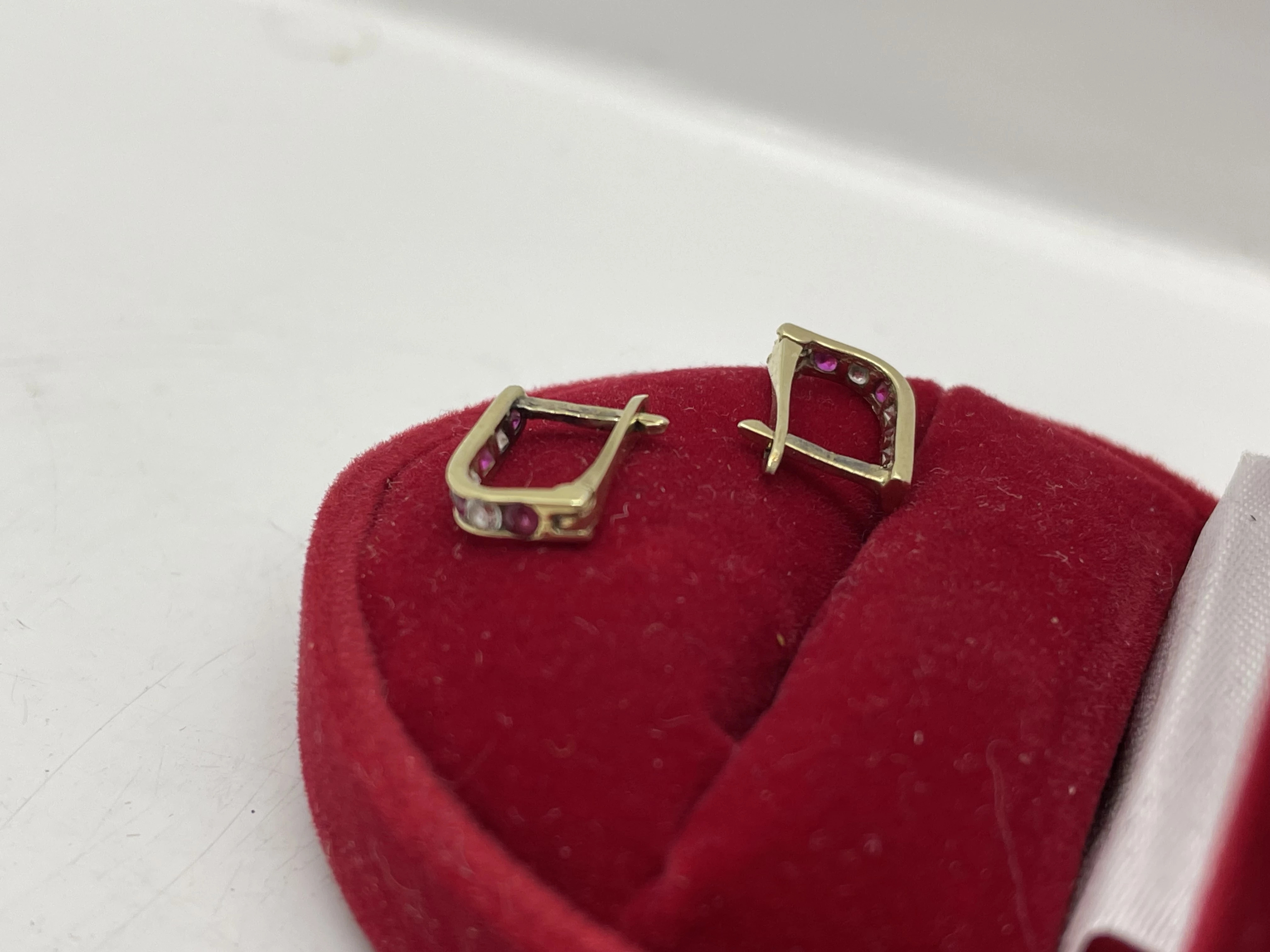 delikatne-zlote-kolczyki-076g-p333-material-zloto