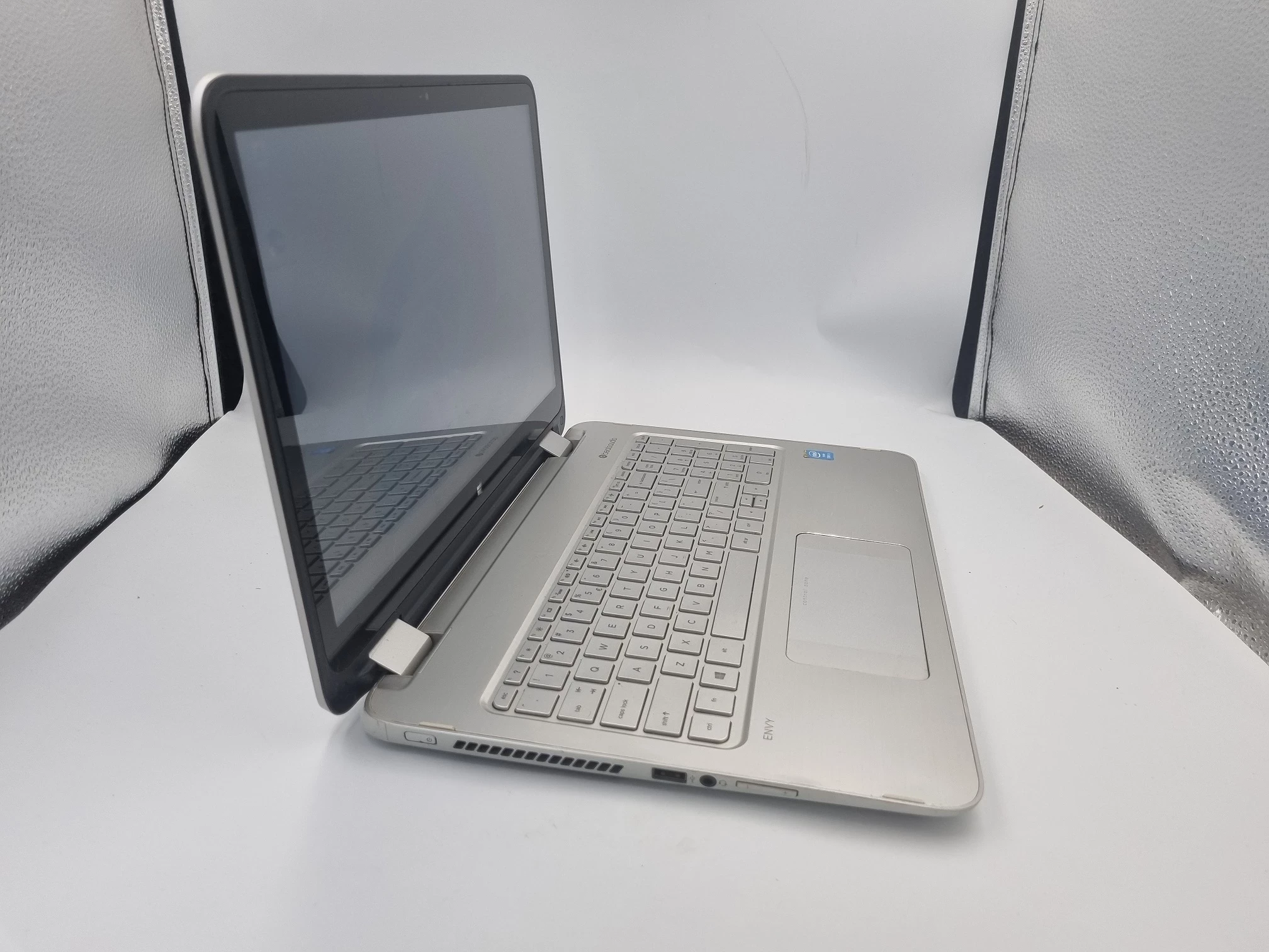 laptop-hp-envy-15-x360-i3-4030u-8gb-256gb-ssd-opis-przekatna-ekranu-1560