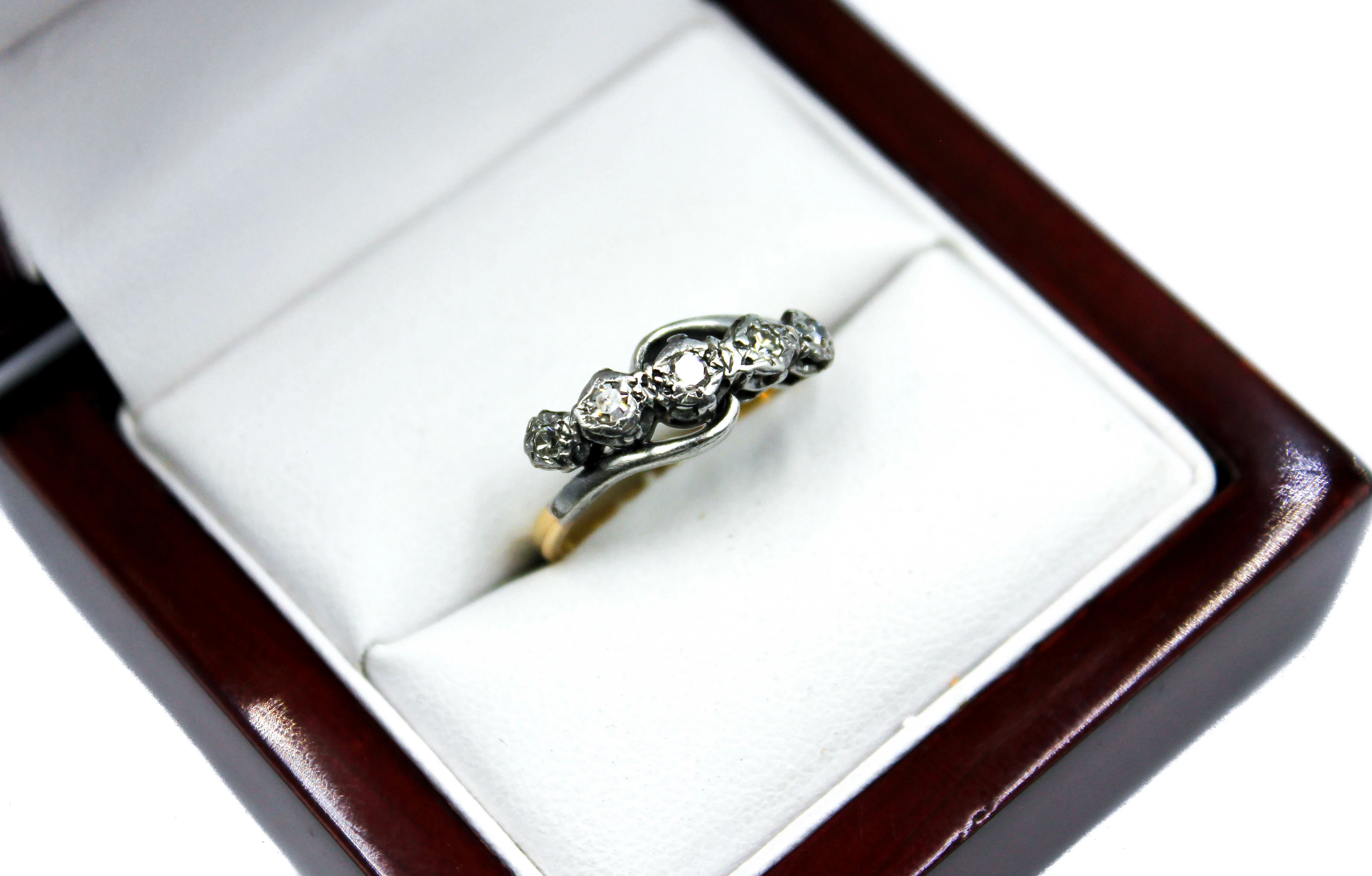 zloty-pierscionek-z-diamentem-30-g-r-12-pr-750-certyfikat-material-15835-2