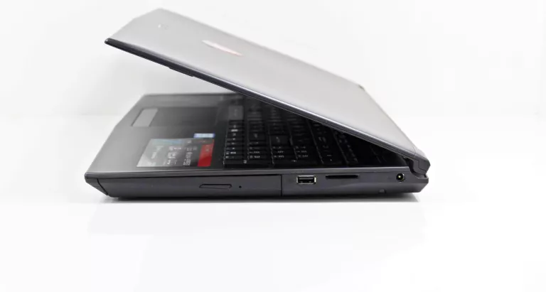 LAPTOP MSI GL62 I5-7300 8GB/128GB+1TB GTX 1050