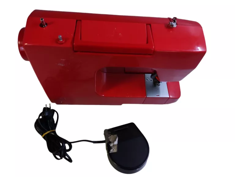 maszyna-do-szycia-privileg-5010-czerwona-kabel-kolor-dominujacy-czarny