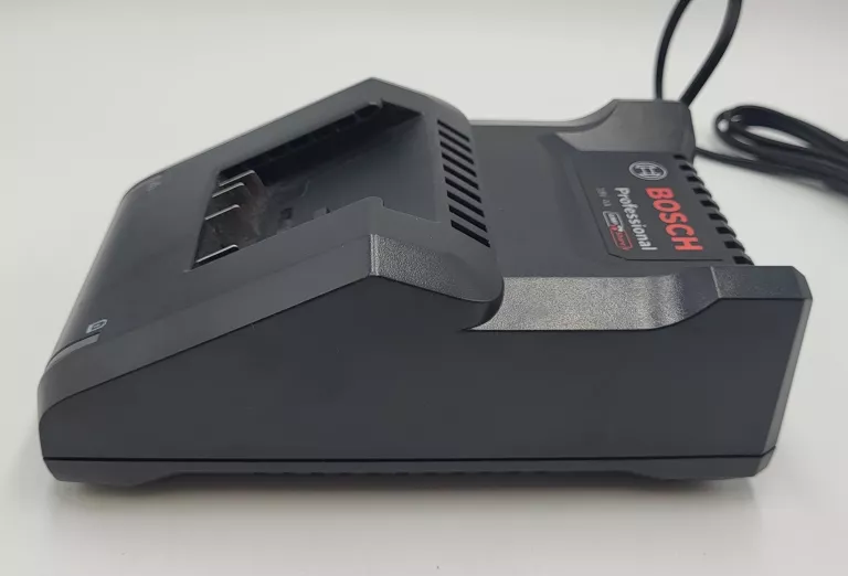 ŁADOWARKA BOSCH GAL 18V-40 2607226251
