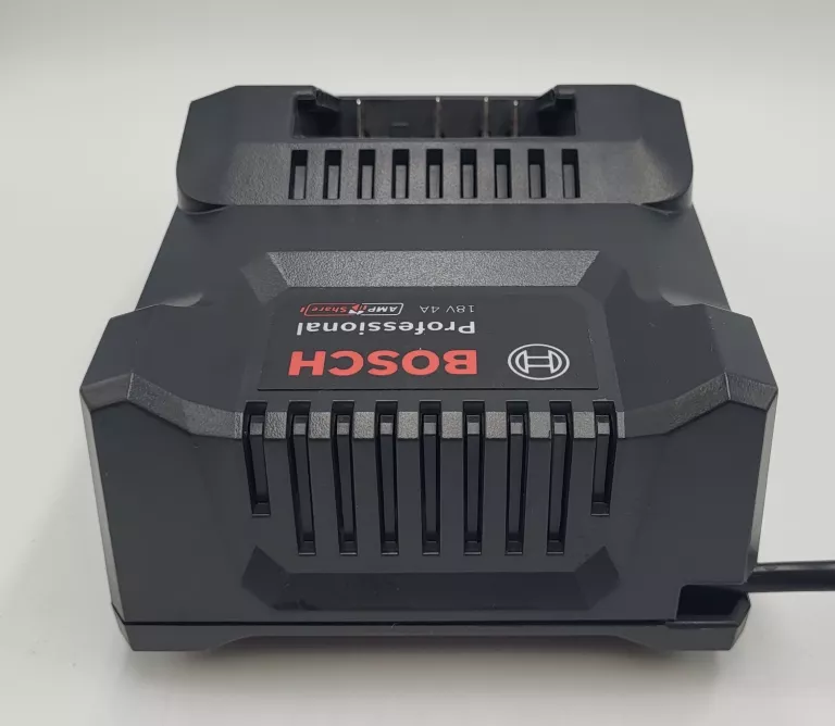 ŁADOWARKA BOSCH GAL 18V-40 2607226251