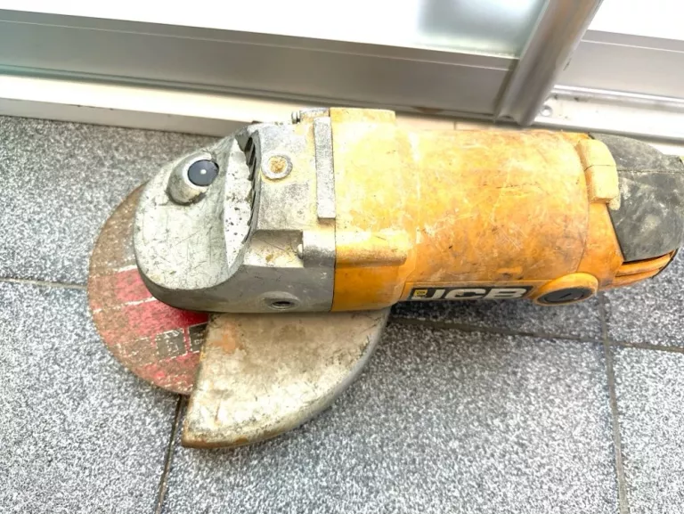 SZLIFIERKA KĄTOWA JCB TARCZA 115 MM