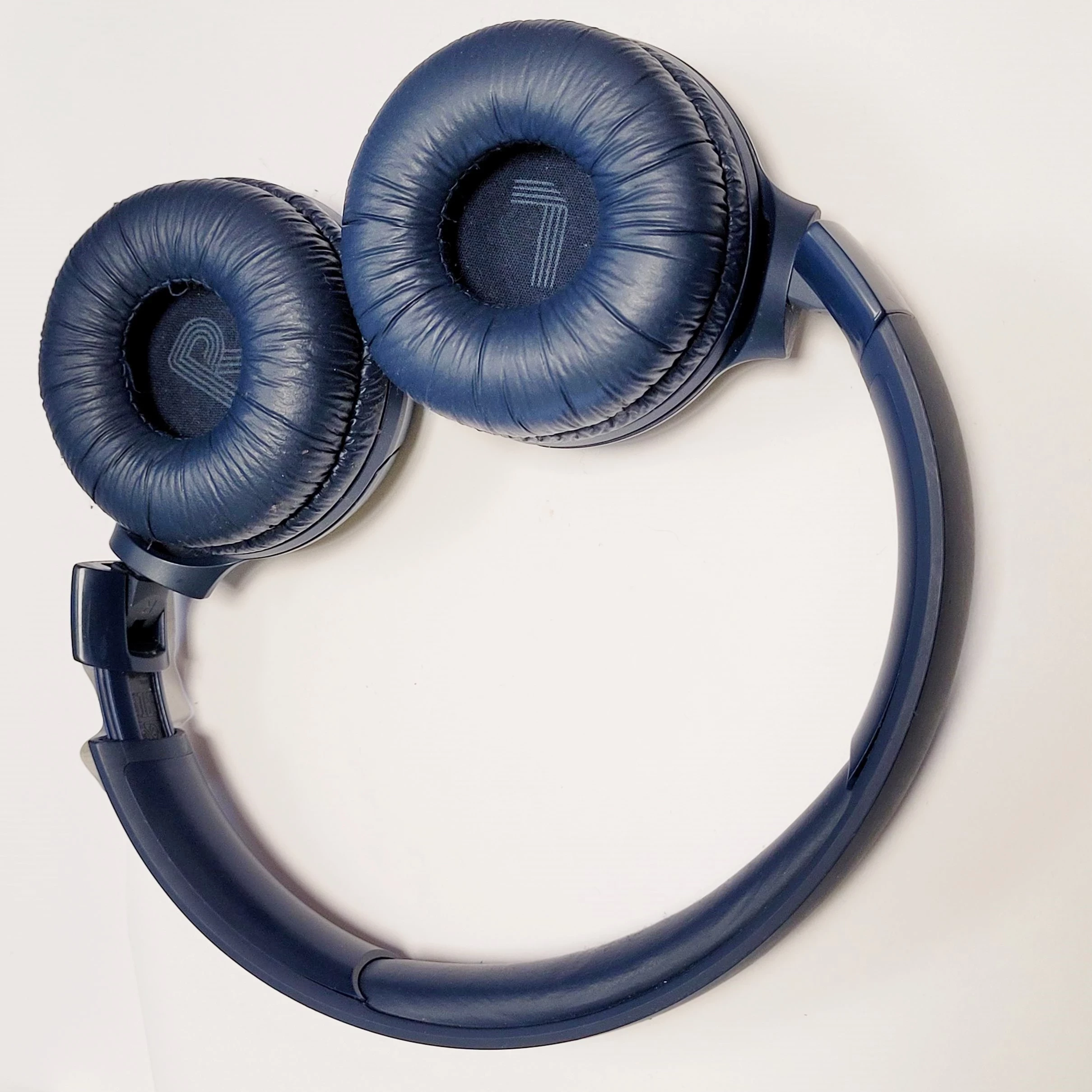 sluhawki-jbl-510-bt-transmisja-sygnalu-bluetooth