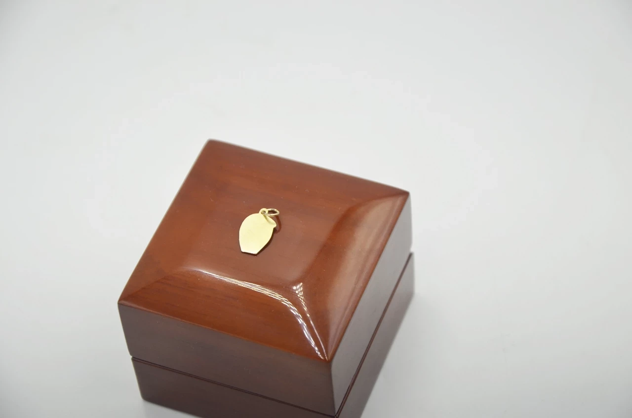 zloty-medalik-matka-boza-stan-11323-2