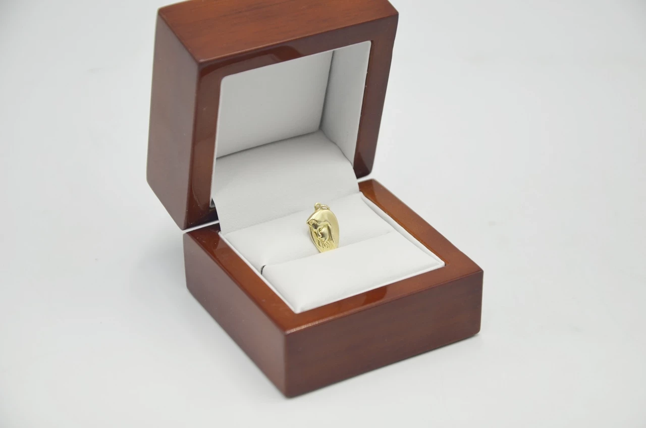 zloty-medalik-matka-boza-swietlikow-8-warszawa