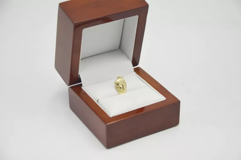 zloty-medalik-matka-boza-swietlikow-8-warszawa