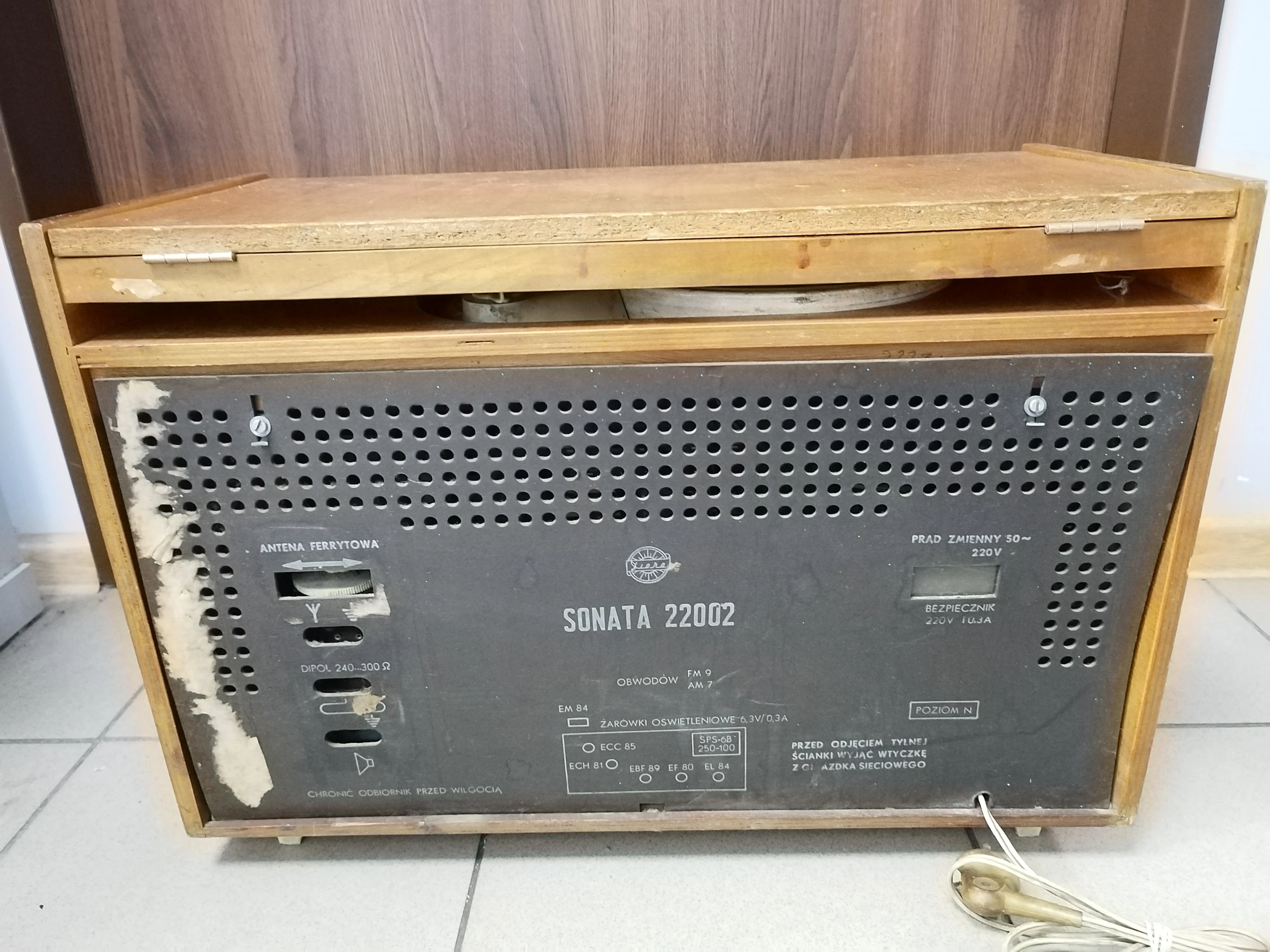 polskie-lampowe-radio-z-gramofonem-sonata-22002-naped-brak-informacji