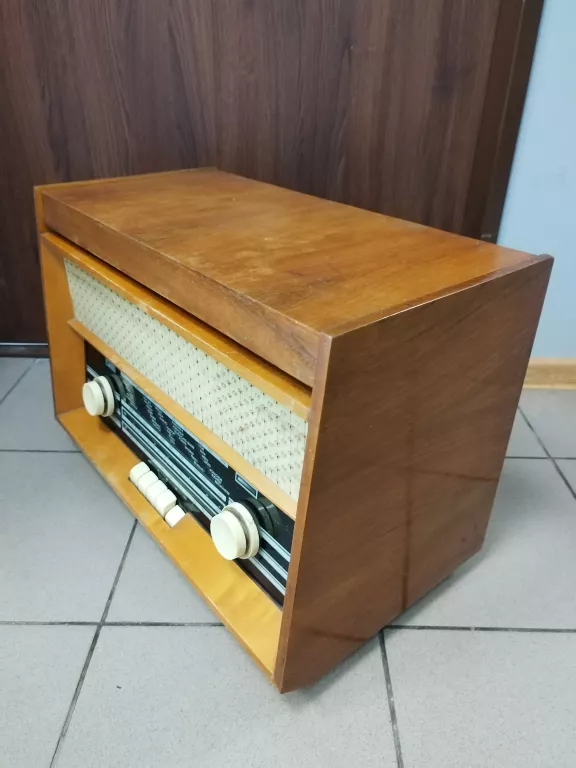 polskie-lampowe-radio-z-gramofonem-sonata-22002-kolor-brazowy
