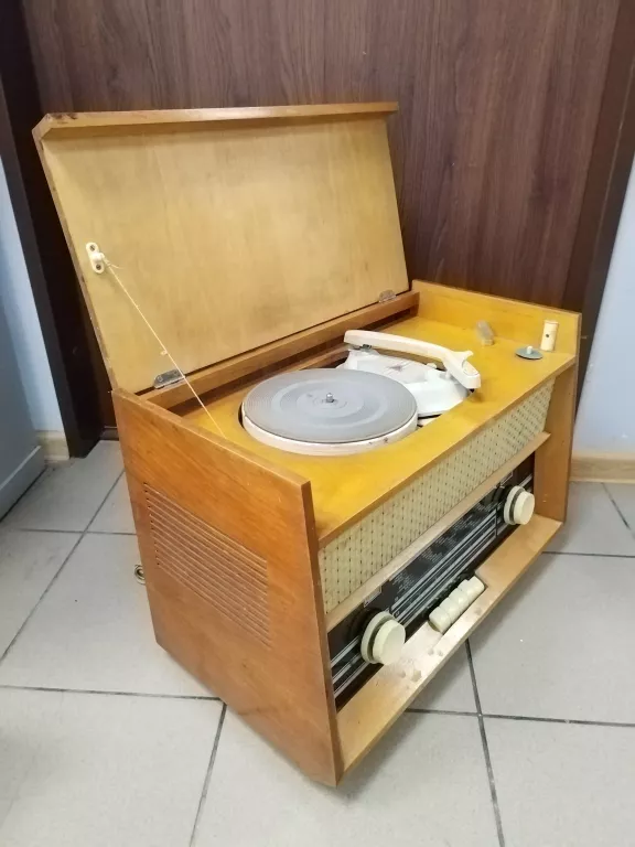 polskie-lampowe-radio-z-gramofonem-sonata-22002-stan-uzywany
