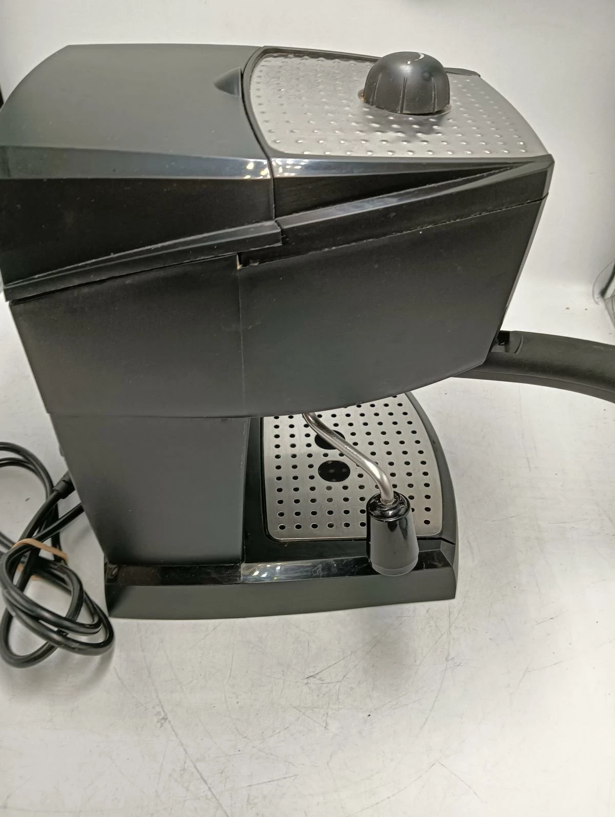 ekspress-do-kawy-delonghi-ec-156b-kolor-dominujacy-czarny