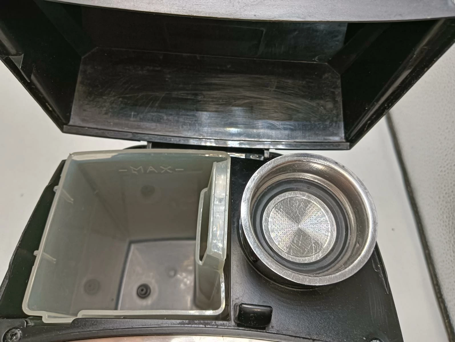 ekspress-do-kawy-delonghi-ec-156b-rodzaj-ekspresu-kolbowy