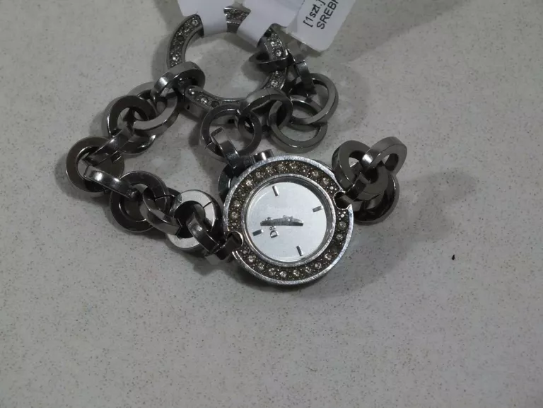 zegarek-dg-koloru-srebrnego-stan-uzywany