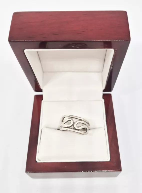 SREBRNY PIERŚCIONEK 3,28 G 925