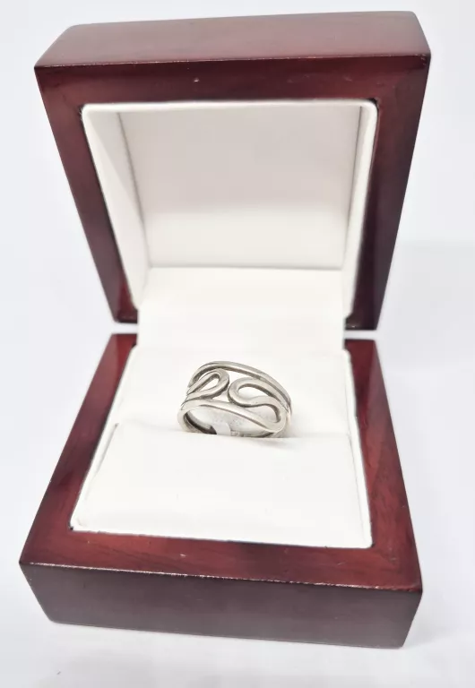 srebrny-pierscionek-328-g-925-stan-uzywany