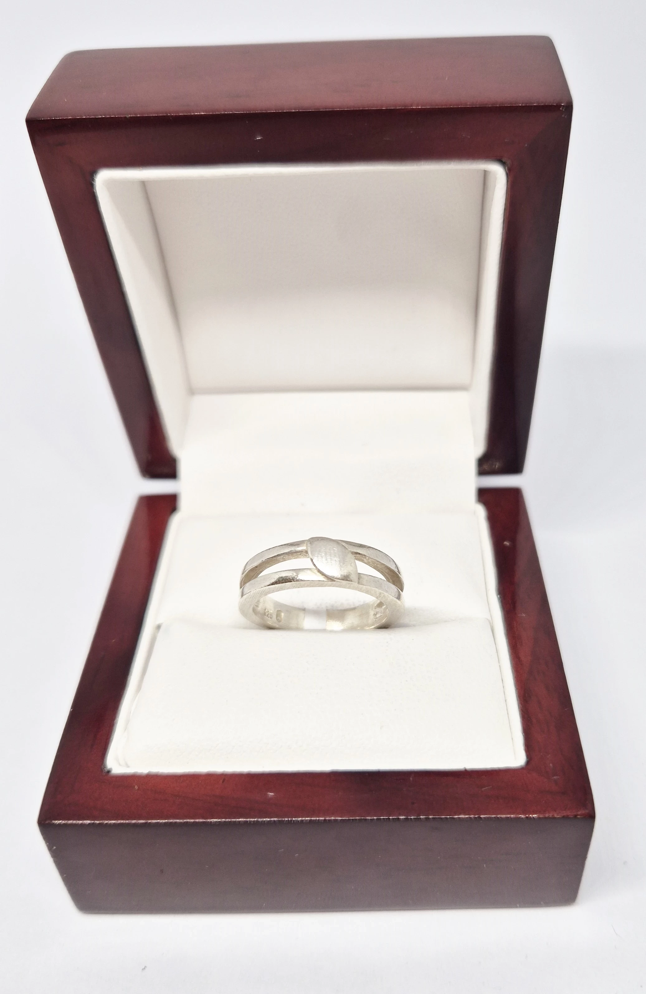 srebrny-pierscionek-413-g-925-plac-wolnosci-10-konin