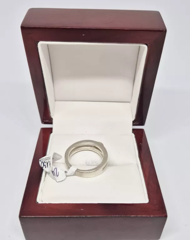 SREBRNY PIERŚCIONEK 4,13 G 925