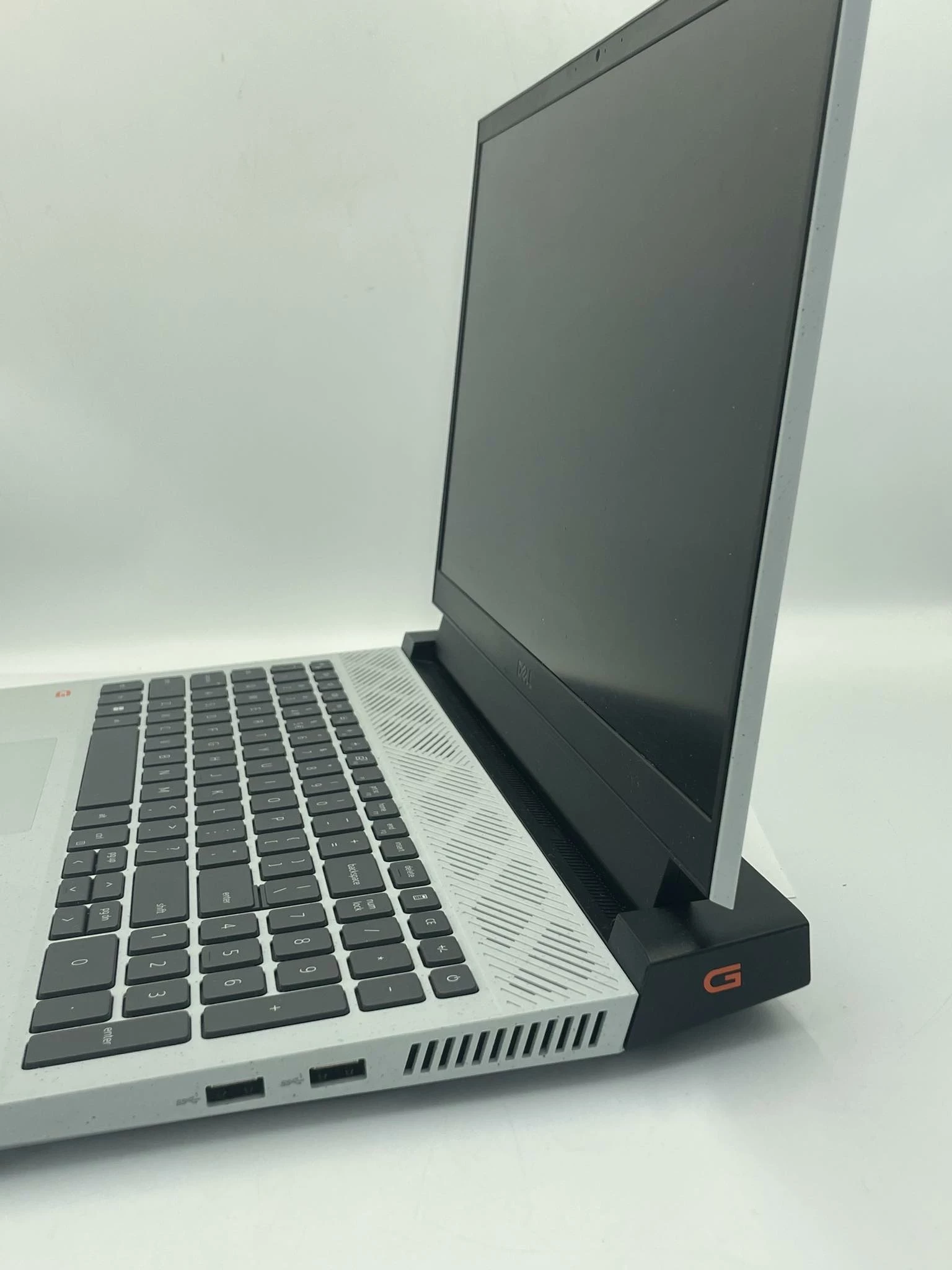 laptop-dell-g15-5525-16gb512gb-przekatna-ekranu-1560