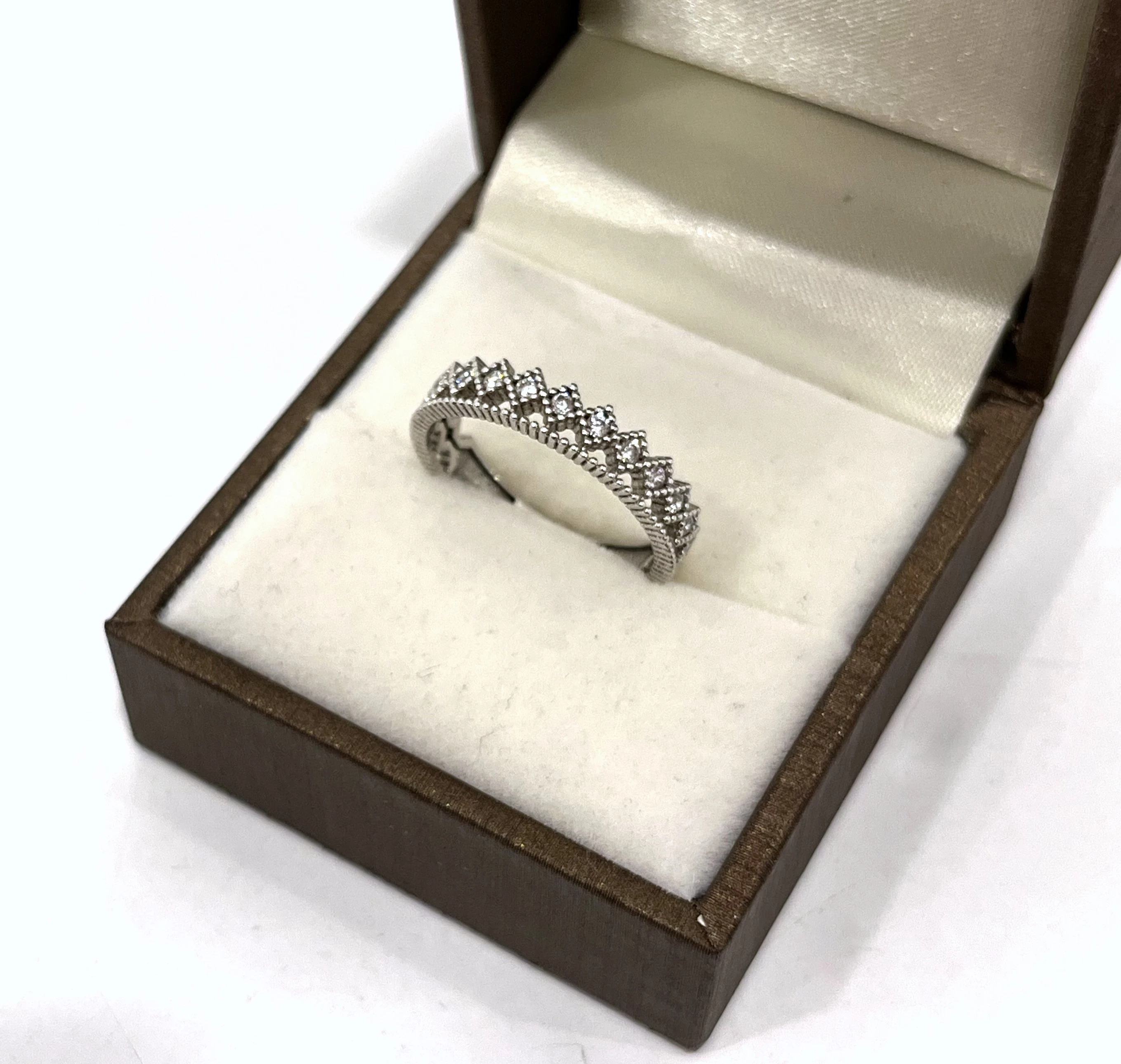 sliczny-pierscionek-biale-zloto-205g-p585-r15-kamien-17088-128